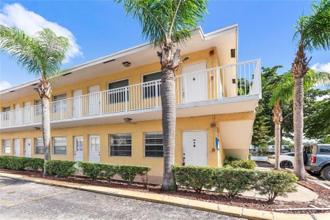 Photo of 4050 NE 12th Terrace #39-2, Oakland Park, FL 33334 (MLS # B26047343)