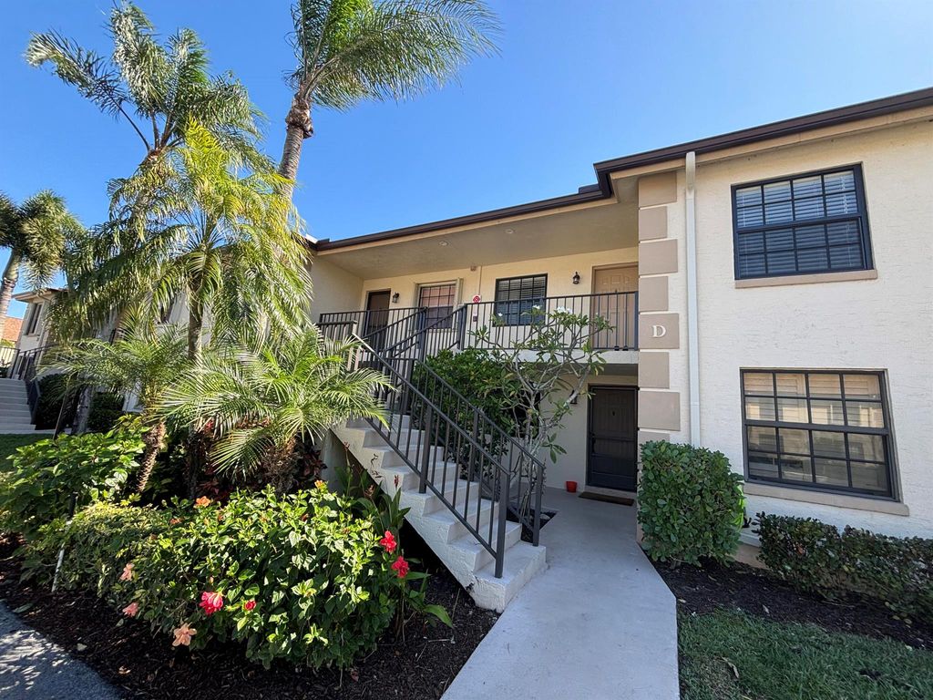 Photo of 302 Pinecrest Circle #D, Jupiter, FL 33458 (MLS # R10961935)