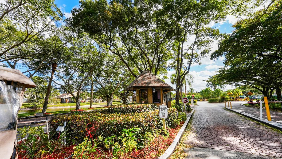 Centura Parc At Coconut C - Residential