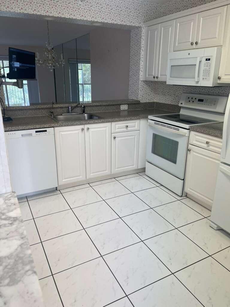 WELDON CONDOMINIUM H - Residential