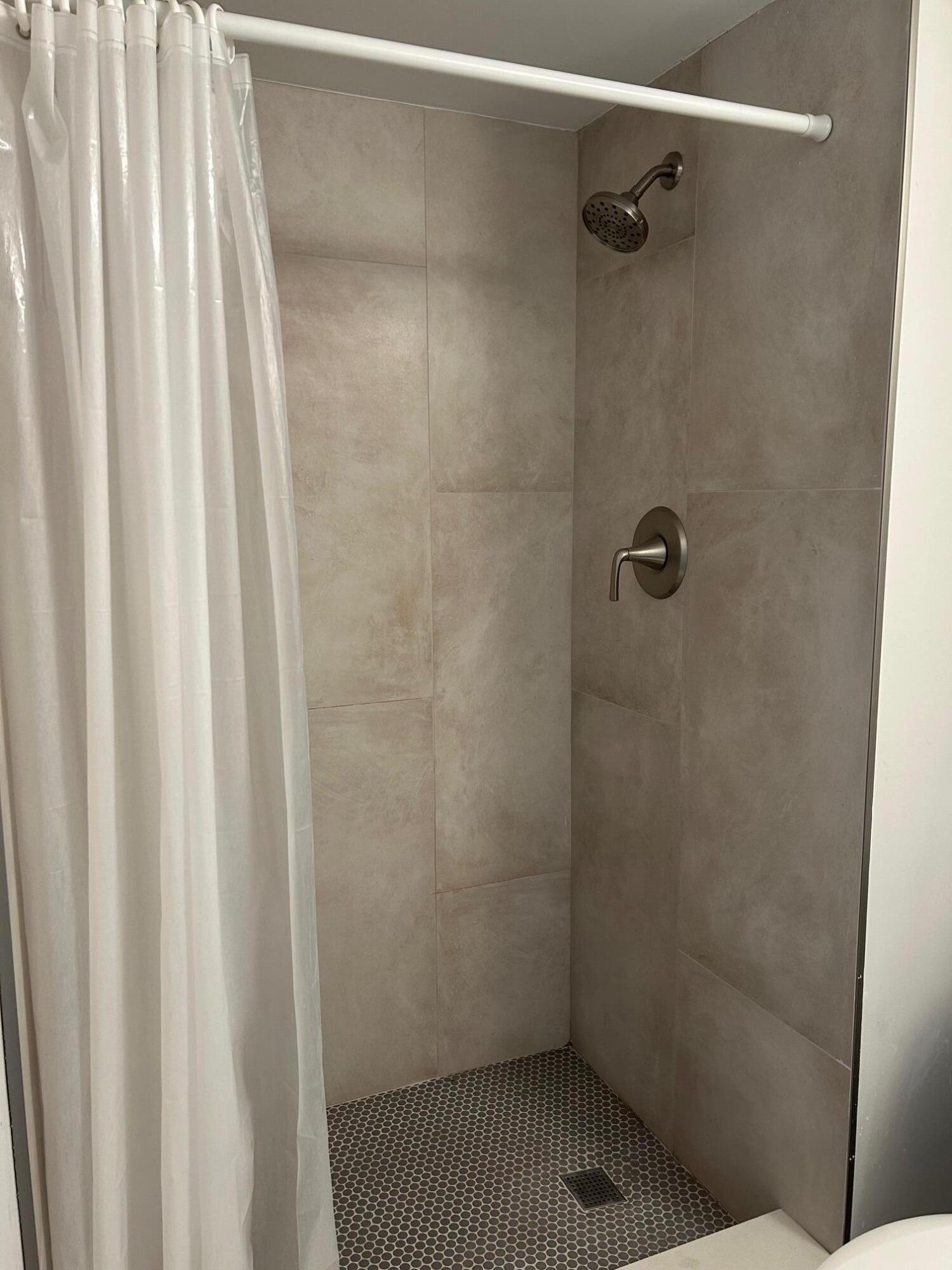 VILLAGES OF ORIOLE ABBEY CONDO - Residential Lease