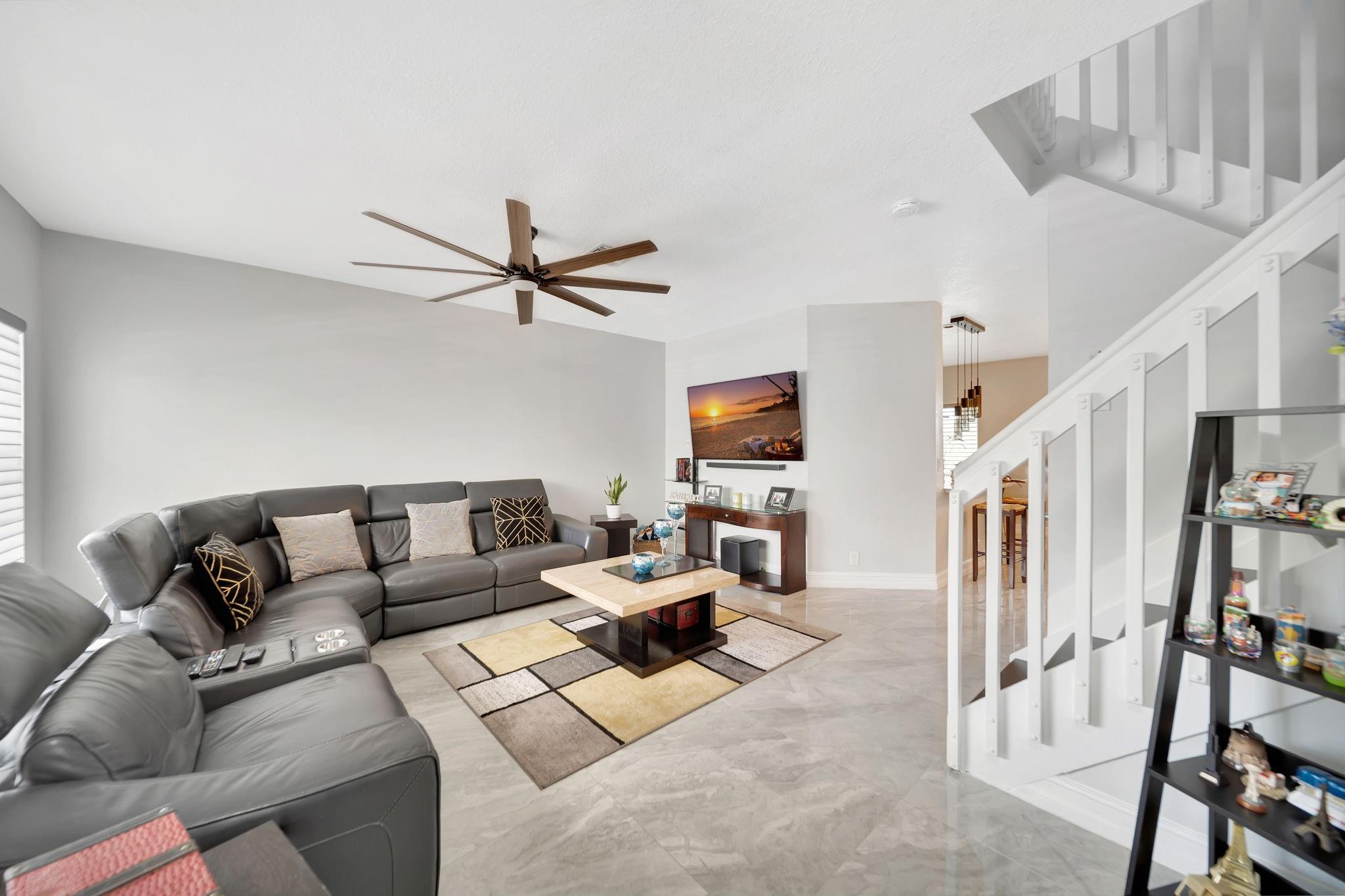 6010 N Golden Beauty Ln