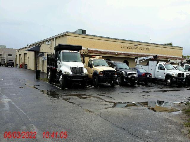1433 sq/ft, 850 warehouse 583 office bath...Warehouse and office all under one A/C