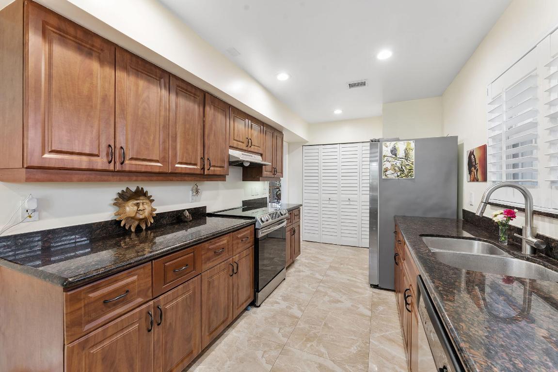 BEACHCOMBER CONDO - Residential