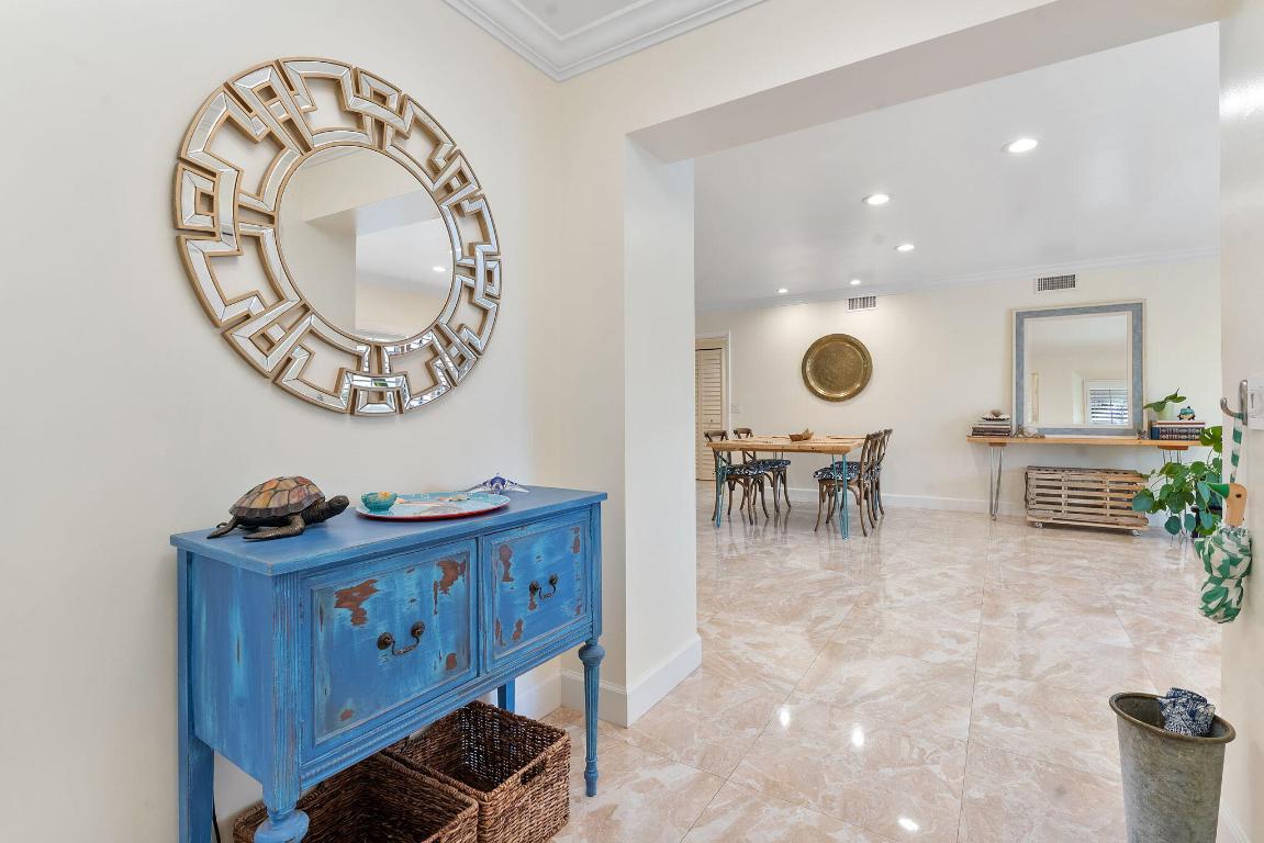 BEACHCOMBER CONDO - Residential