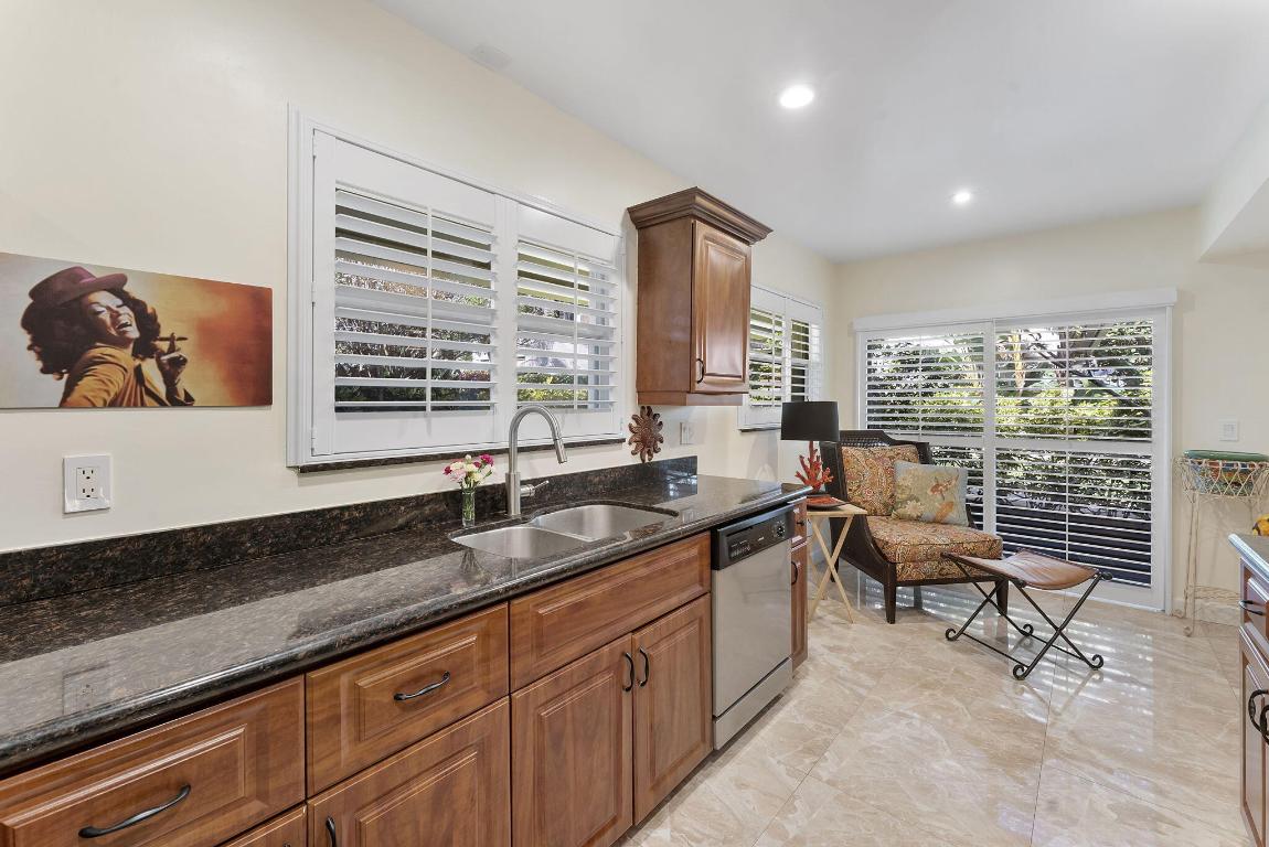 BEACHCOMBER CONDO - Residential