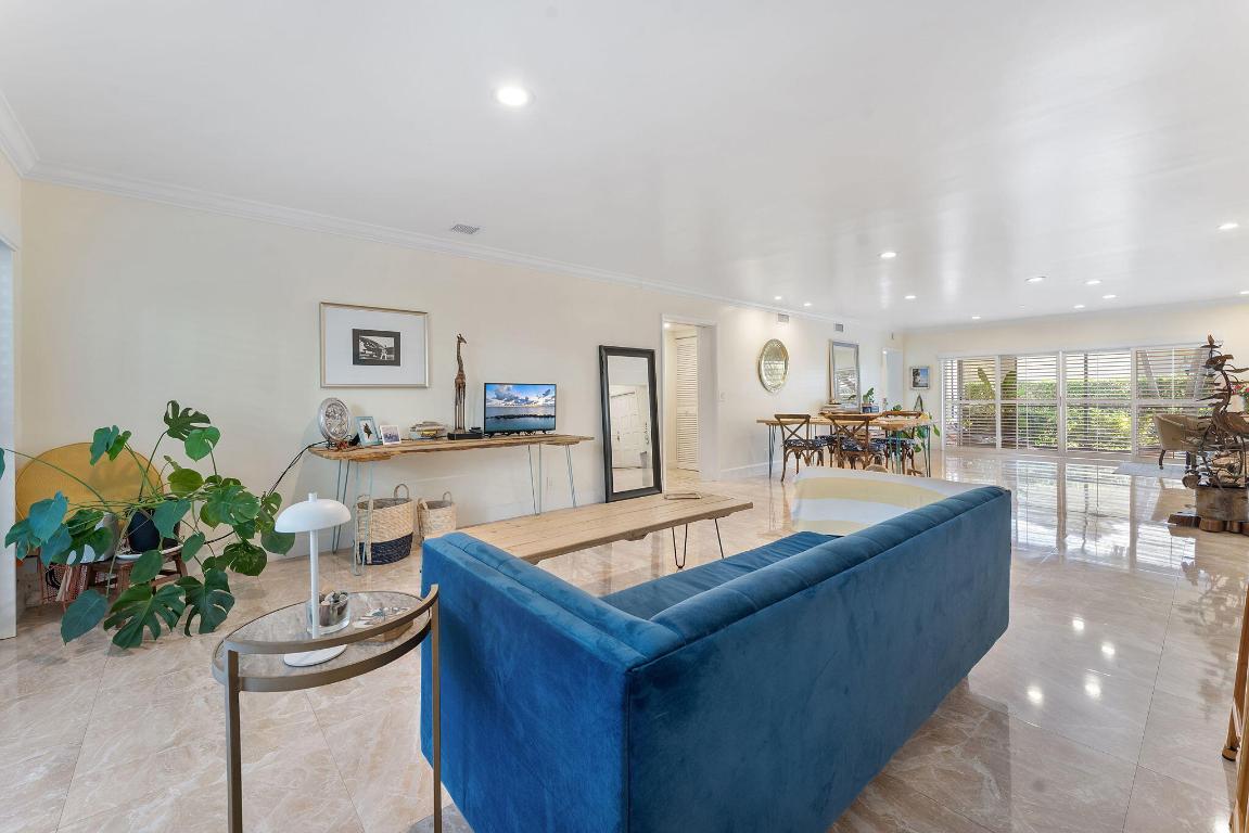 BEACHCOMBER CONDO - Residential