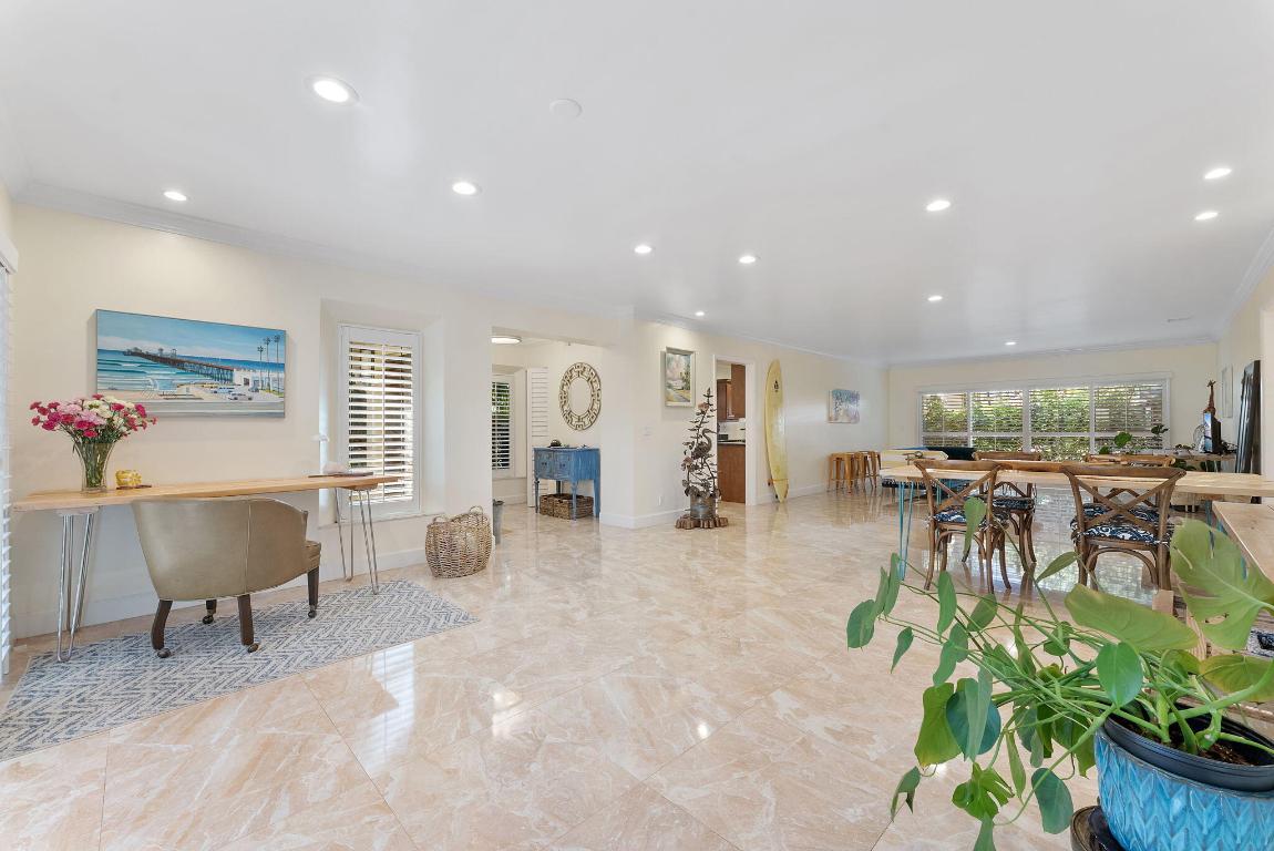 BEACHCOMBER CONDO - Residential