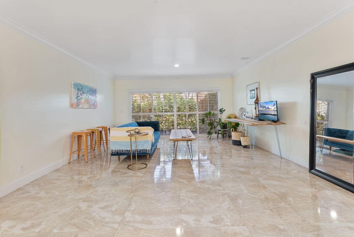 BEACHCOMBER CONDO - Residential