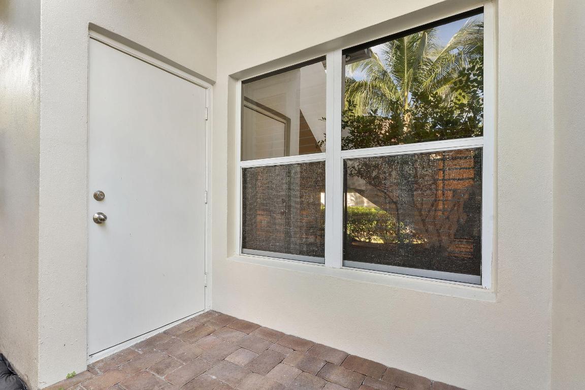 BEACHCOMBER CONDO - Residential