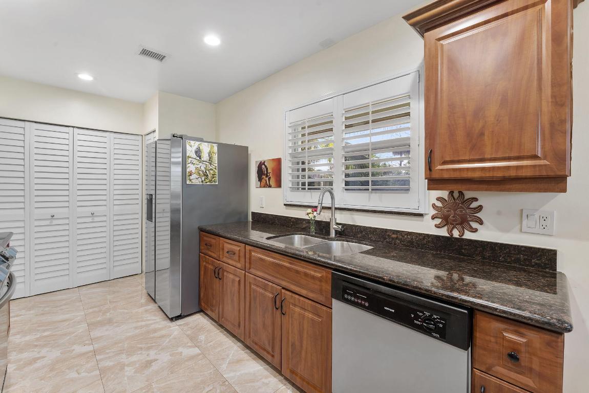 BEACHCOMBER CONDO - Residential