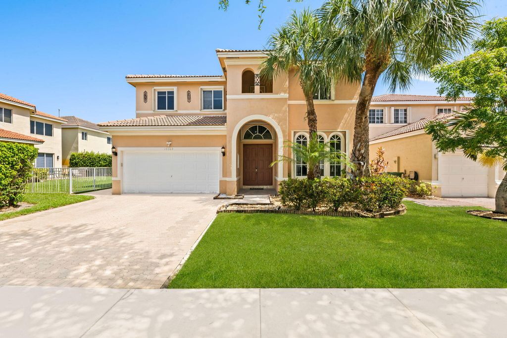 Photo of 19389 SW 64th Street, Pembroke Pines, FL 33332 (MLS # B26055439)