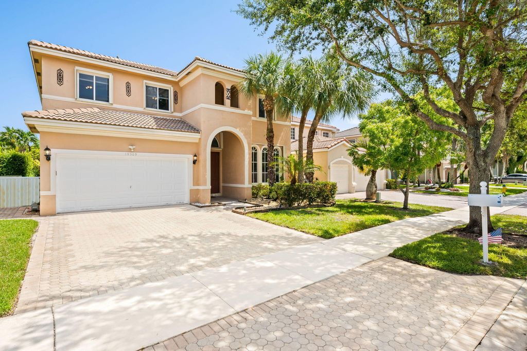 Photo of 19389 SW 64th Street, Pembroke Pines, FL 33332 (MLS # B26055439)