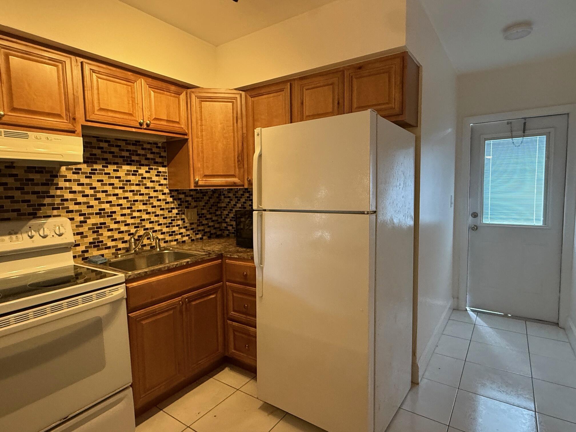 SUNLAND GARDEN APTS NUMBE - Residential Lease