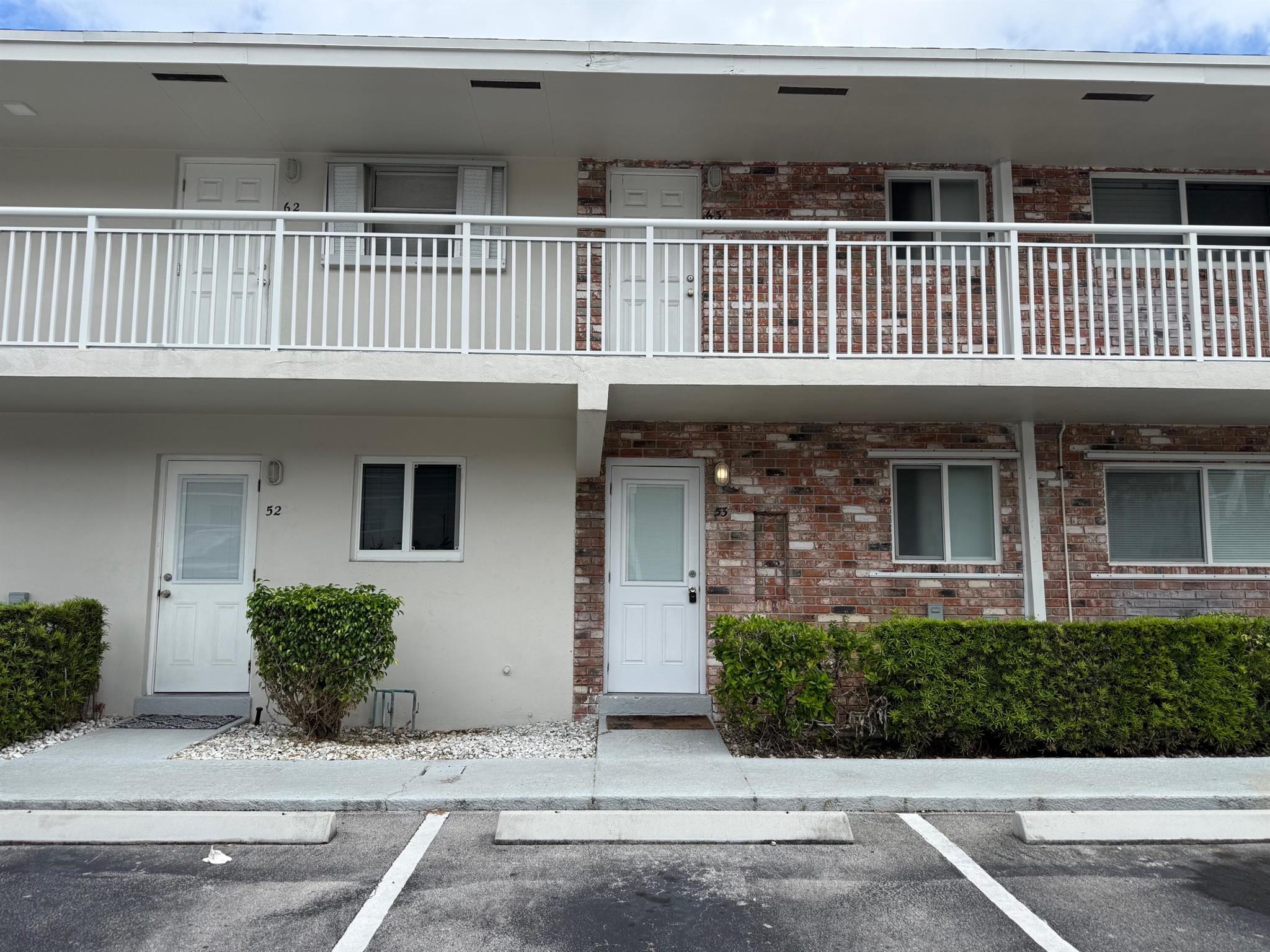 Fully renovated 2/2 first-floor apartment in the desirable city of Lighthouse Point, one of Florida's safest communities. Features a spacious living room and modern kitchen with updated finishes. Includes one reserved parking space plus guest parking, on-site laundry, and access to a community pool. Rent is $2,200/month including water. Move-in requires first, last, and security ($6,600 total). No pets or seasonal rentals. Background check and association approval required (1-2 weeks). Conveniently located near beaches, shopping, and dining.