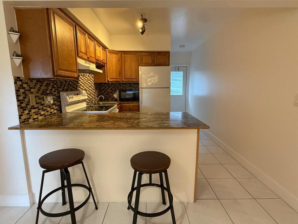 SUNLAND GARDEN APTS NUMBER TWO - Residential Lease