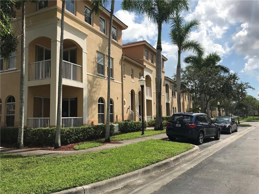 RARELY AVAILABLE !
LARGE 3 BEDROOM - 2 STORY CONDO WITH BALCONY; NEW FLOORS, NEW FIXTURES, NEWER APPLIANCES, NEW WASHER AND DRYER, FRESHLY PAINTED; CARD GATED COMMUNITY SECURITY; EASY TO SHOW; CLOSE TO I-75 AND LOTS OF SHOPPING/RESTAURANTS; BUSINESS AREA FOR JOB OPPORTUNITIES; CLOSE TO EVERYTHING, DO NOT MISS OUT ON THIS OPPORTUNITY.