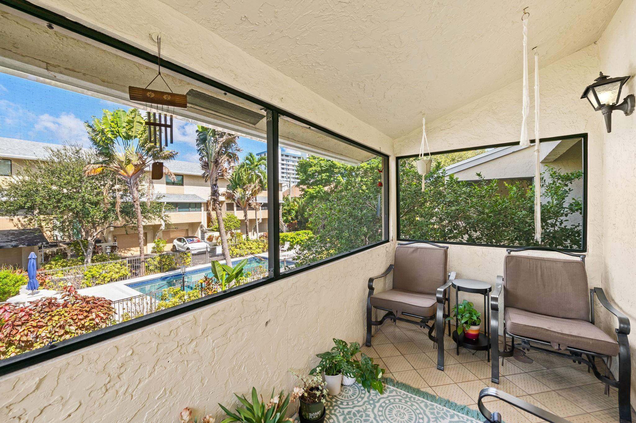 TOR-PALM TOWNHOUSES CONDO - Residential