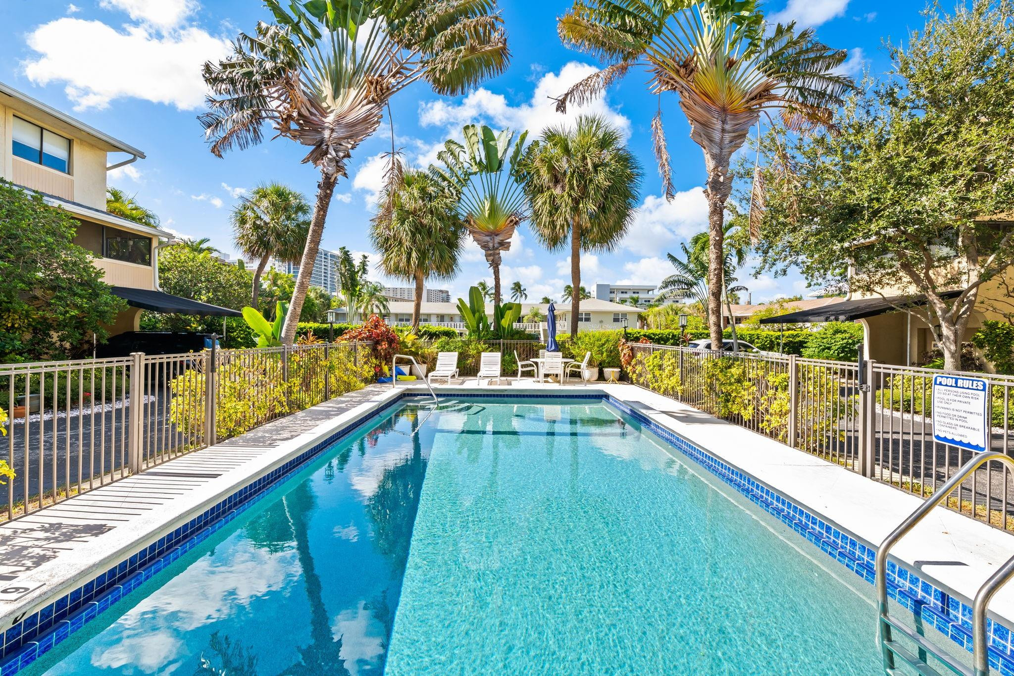 TOR-PALM TOWNHOUSES CONDO - Residential