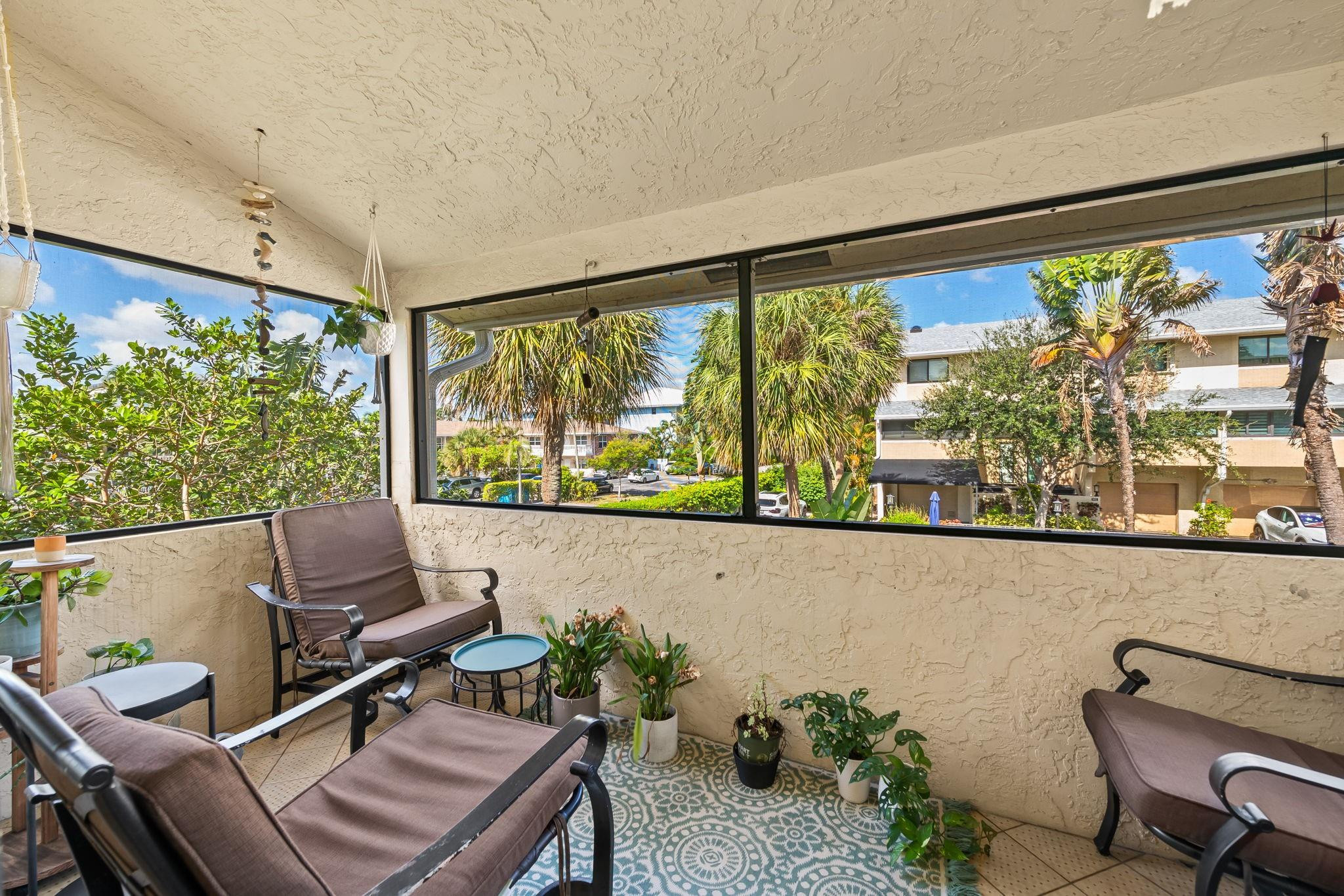 TOR-PALM TOWNHOUSES CONDO - Residential