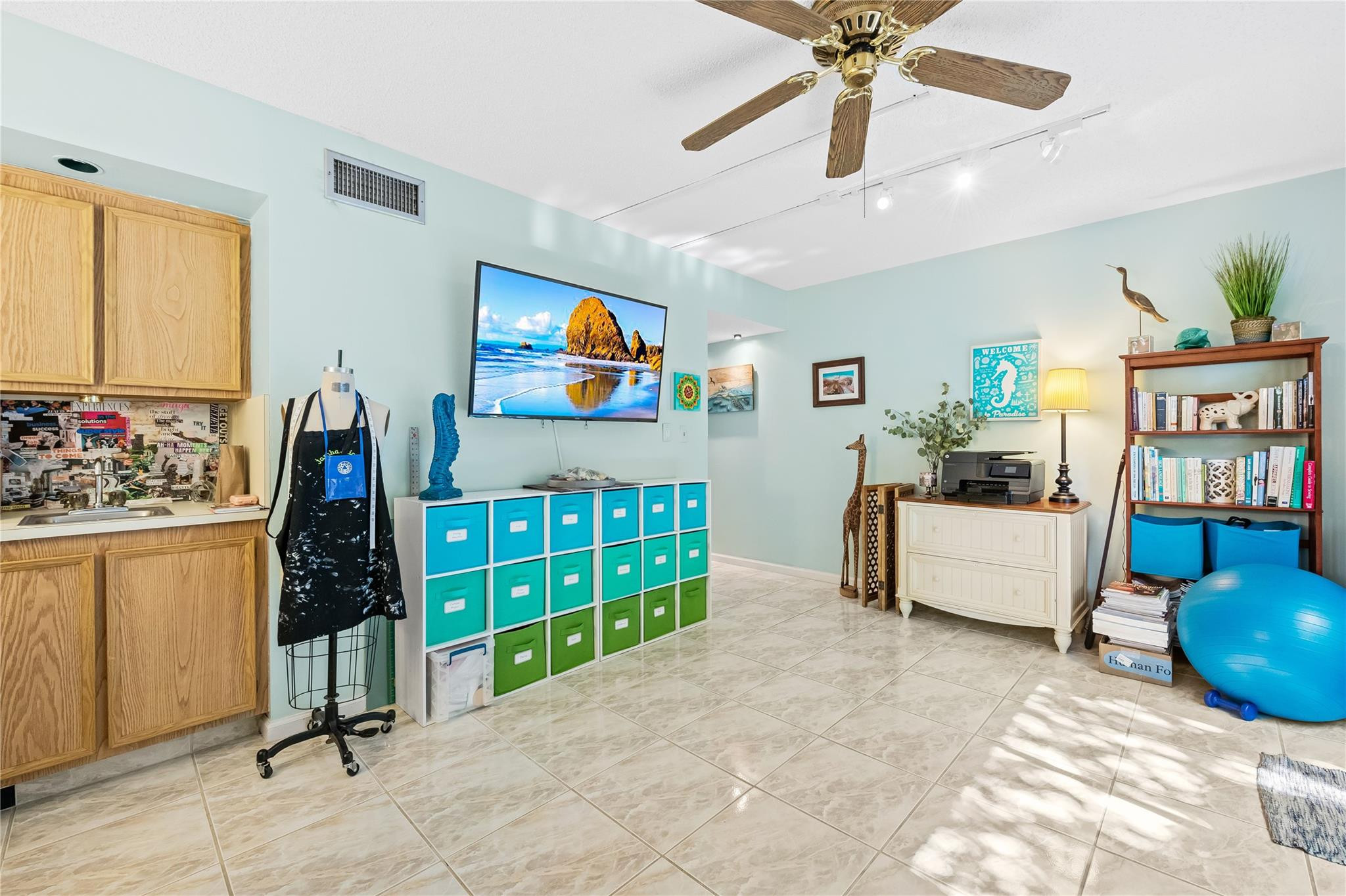 TOR-PALM TOWNHOUSES CONDO - Residential