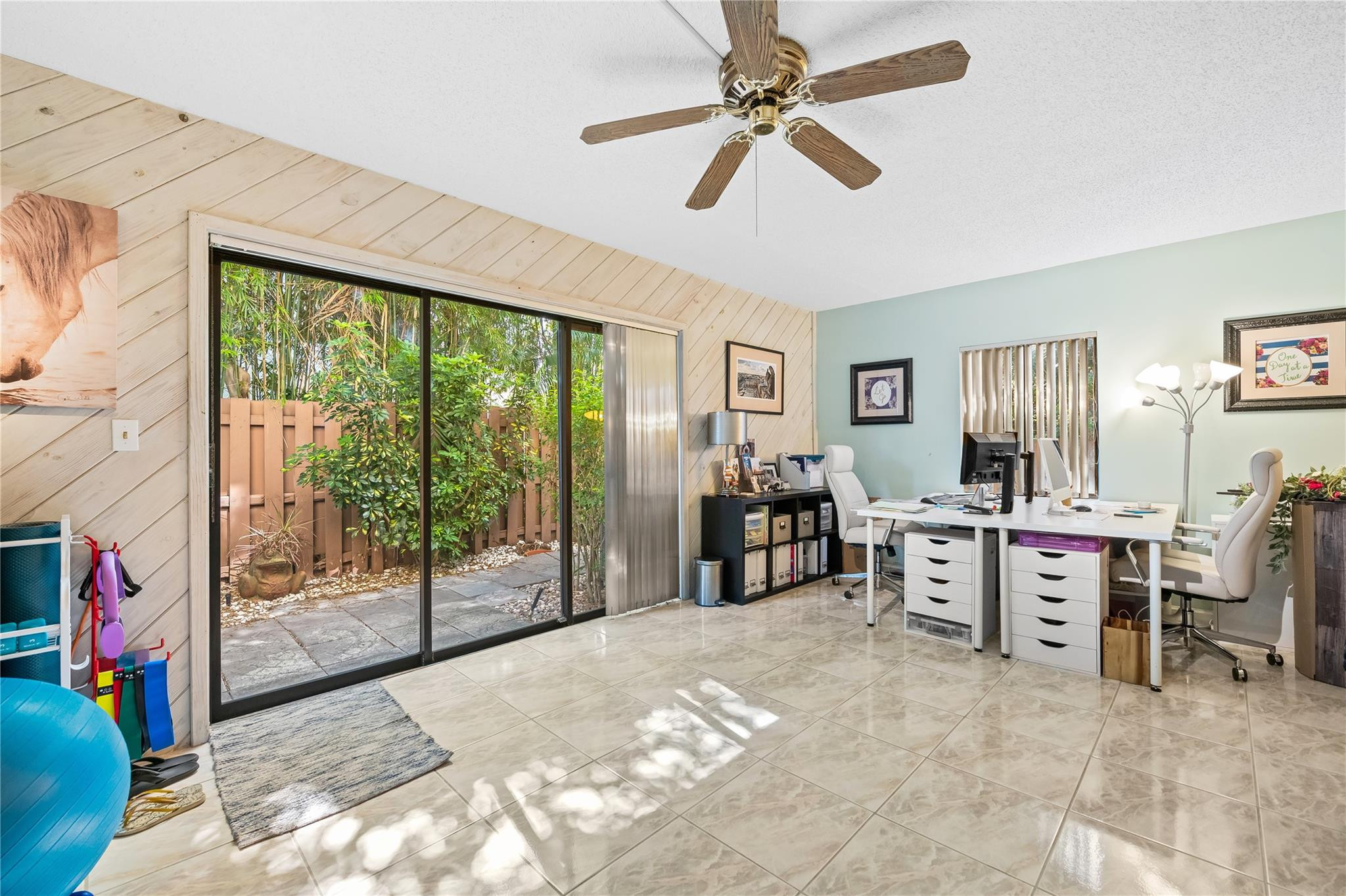 TOR-PALM TOWNHOUSES CONDO - Residential