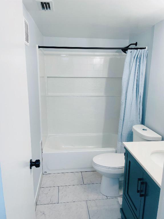 1500 Crescent Circle A24, Lake Park, FL, 33403/$189,000 4 1500 Crescent Circle A24