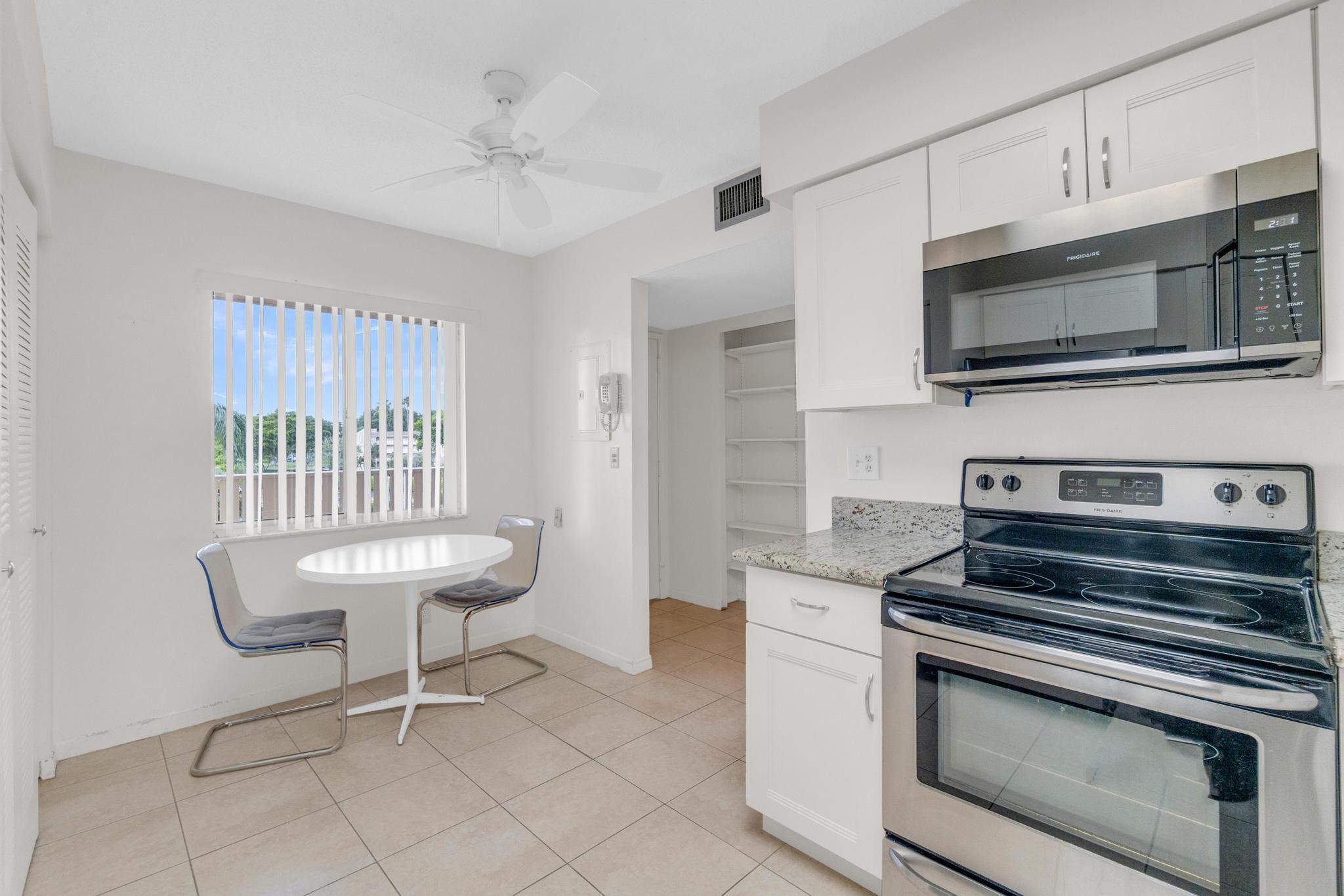 HUNTINGTON LAKES SEC THRE - Residential