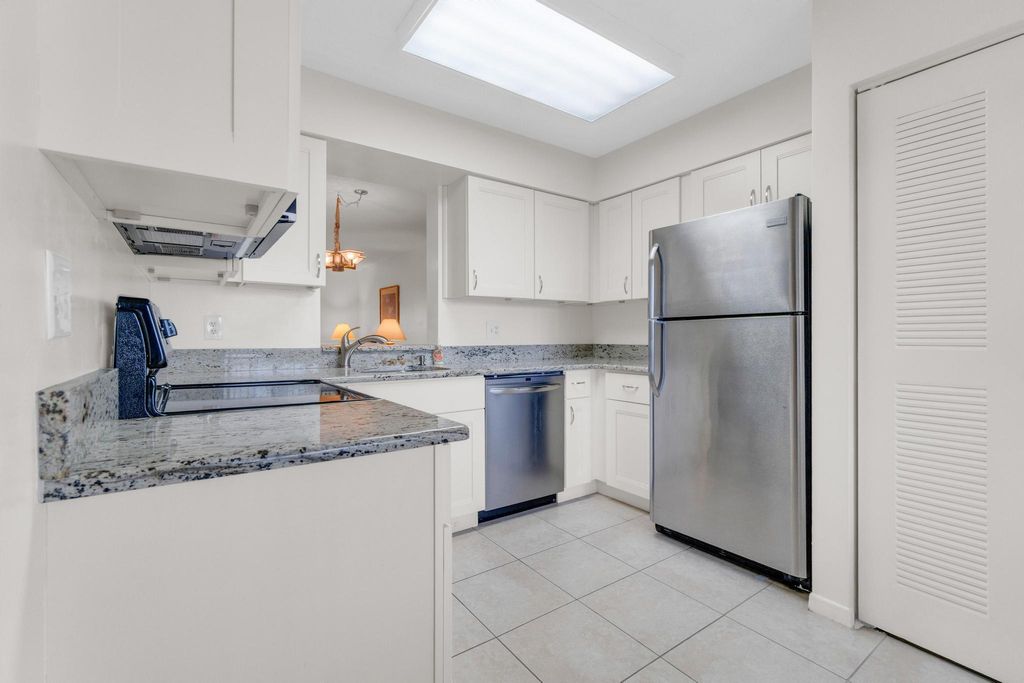 Photo of 7192 Huntington Lane #407, Delray Beach, FL 33446 (MLS # R11134988)