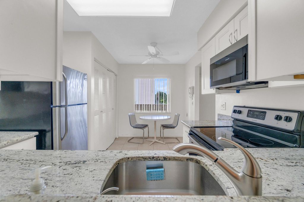 Photo of 7192 Huntington Lane #407, Delray Beach, FL 33446 (MLS # R11134988)