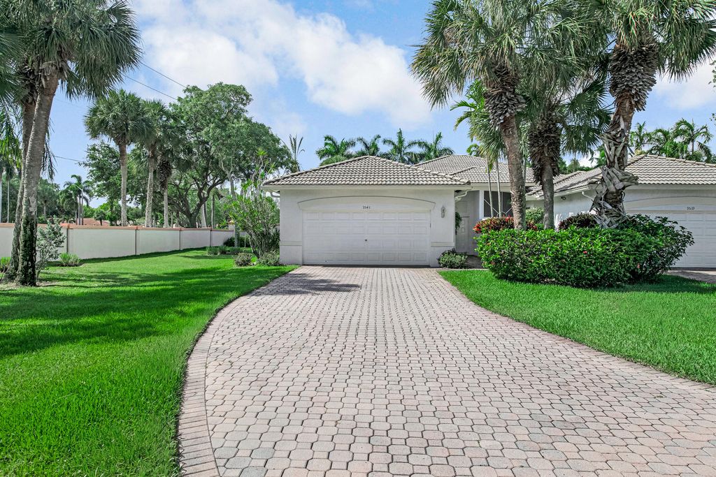 Photo of 9543 N Crescent View Dr Drive N, Boynton Beach, FL 33437 (MLS # B26029332)