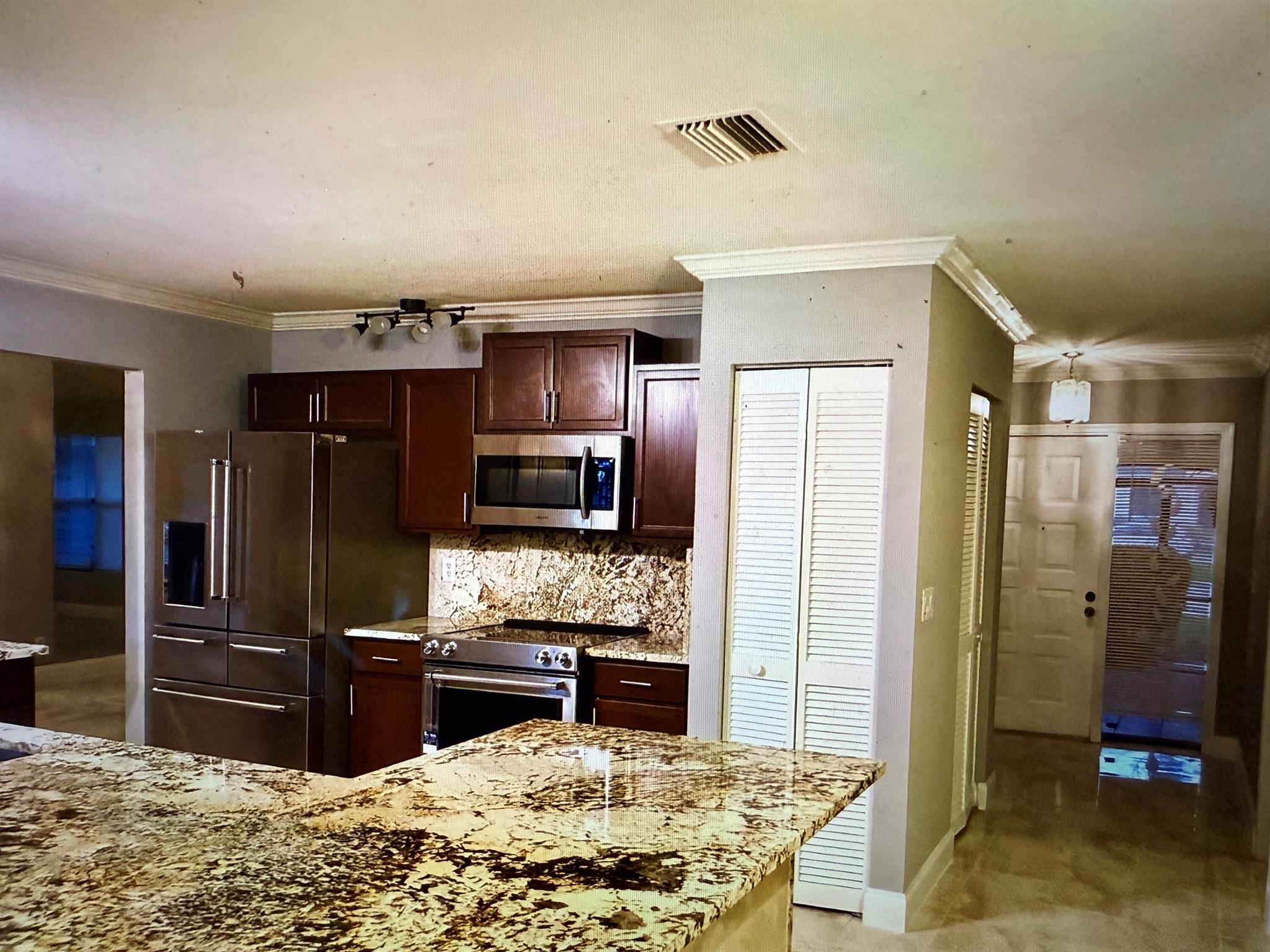 LA MANCHA - Residential Lease
