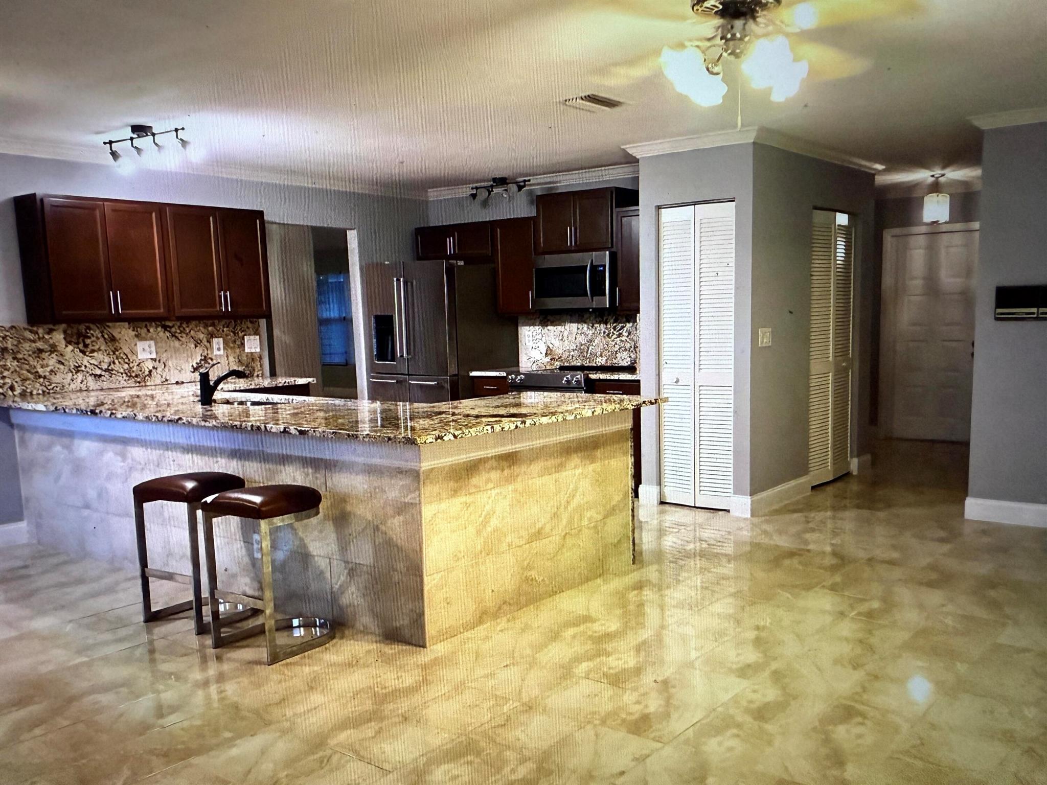 LA MANCHA - Residential Lease