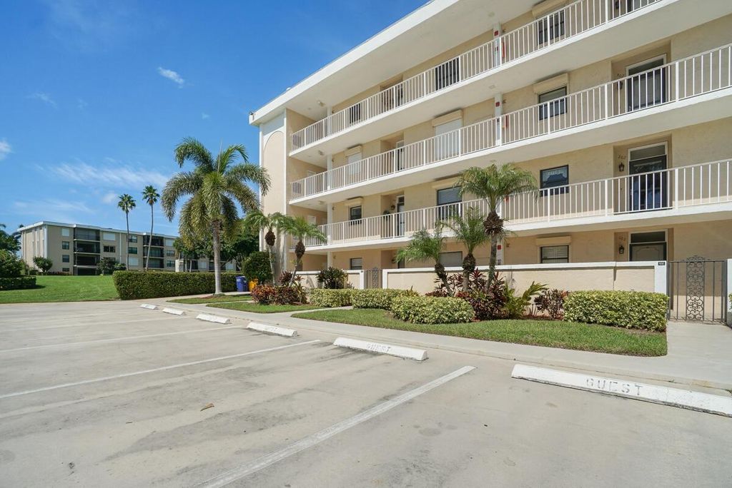 Photo of 300 N Highway A1a #J401, Jupiter, FL 33477 (MLS # R10899978)
