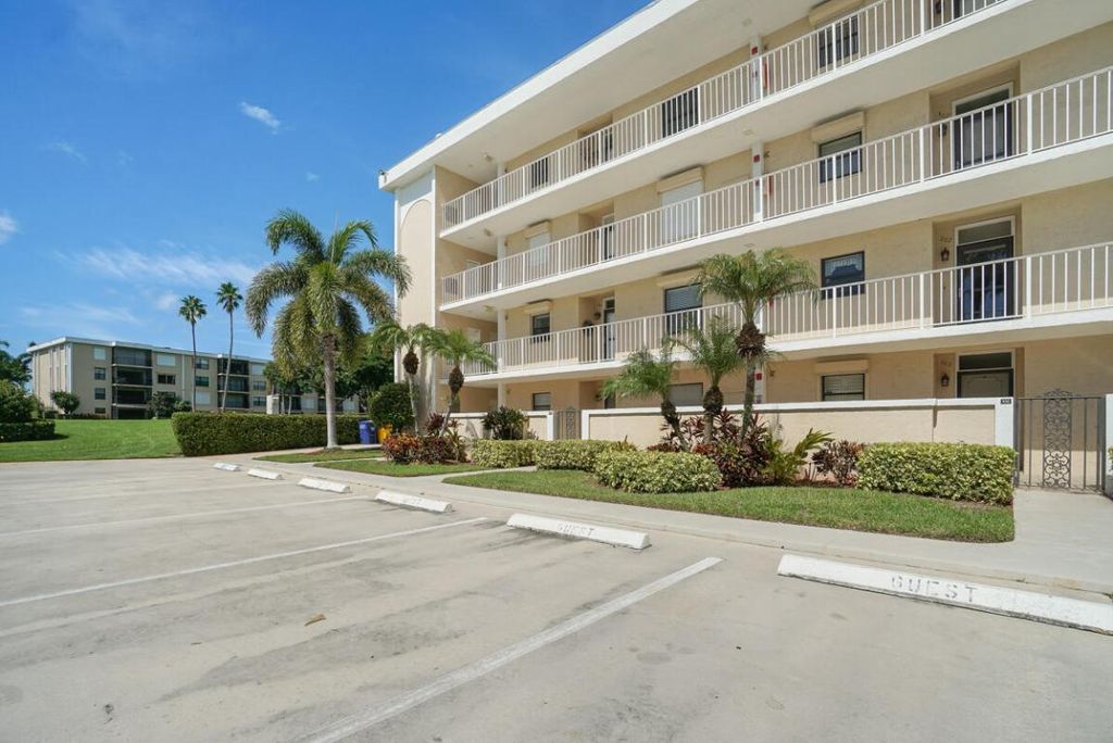 Photo of 300 N Highway A1a #J401, Jupiter, FL 33477 (MLS # R10899978)
