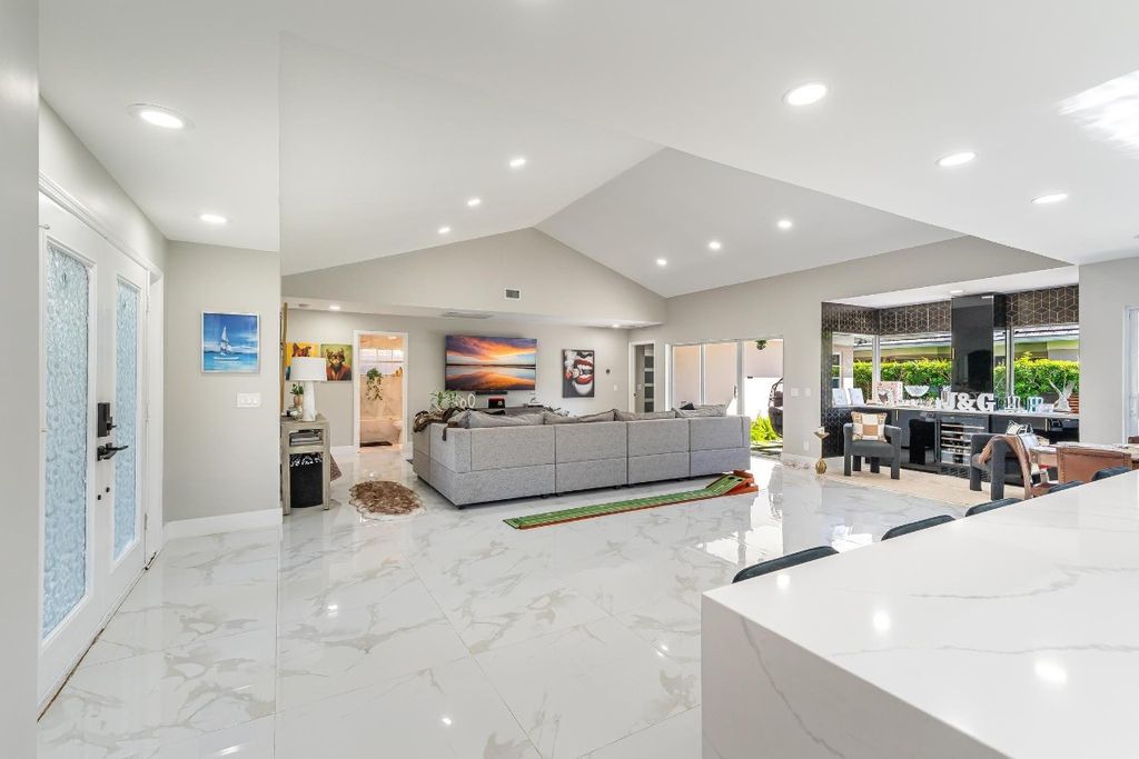 Photo of 154 Coventry Place, Palm Beach Gardens, FL 33418 (MLS # F10517261)