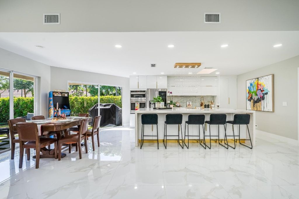 Photo of 154 Coventry Place, Palm Beach Gardens, FL 33418 (MLS # F10517261)