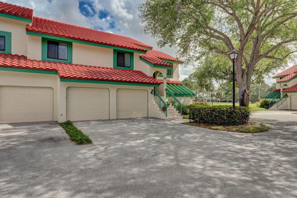 Photo of 6 Lexington Lane E #D, Palm Beach Gardens, FL 33418 (MLS # R11134494)