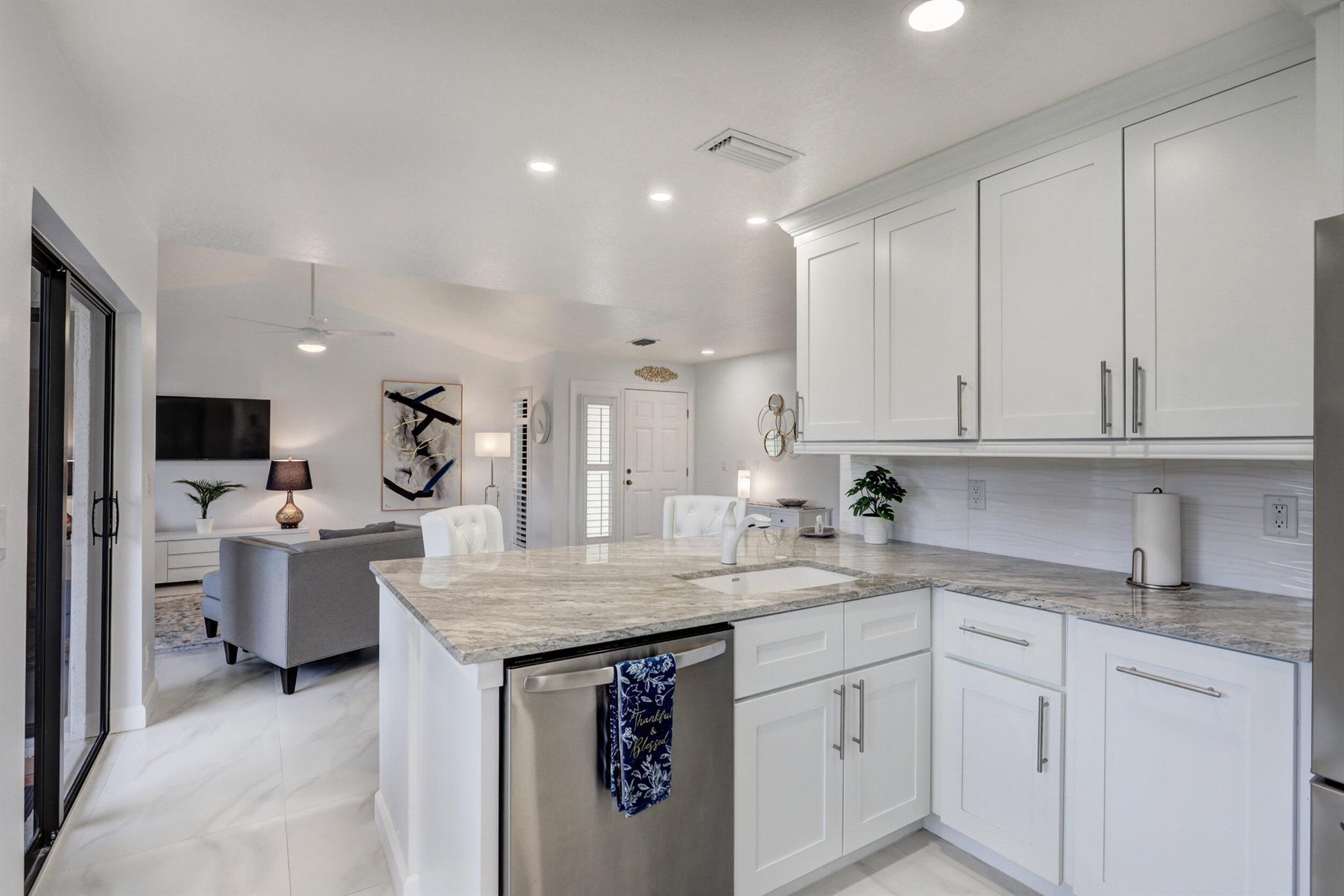 LEXINGTON GREEN CONDO - Residential Lease