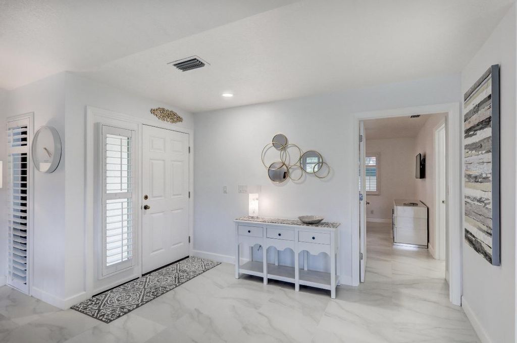 Photo of 6 Lexington Lane E #D, Palm Beach Gardens, FL 33418 (MLS # R11134494)