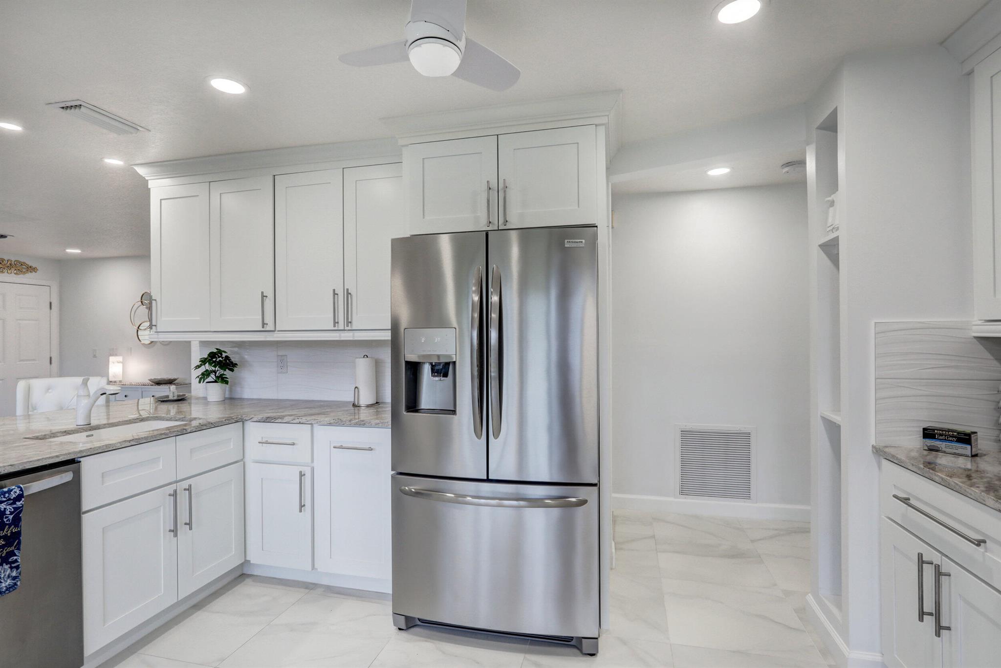 LEXINGTON GREEN CONDO - Residential Lease