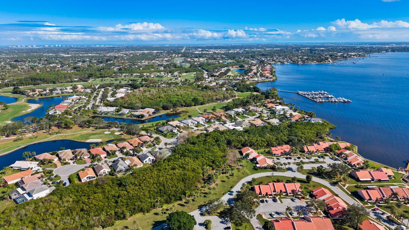 CARRICK GREEN/Ballantrae - Residential