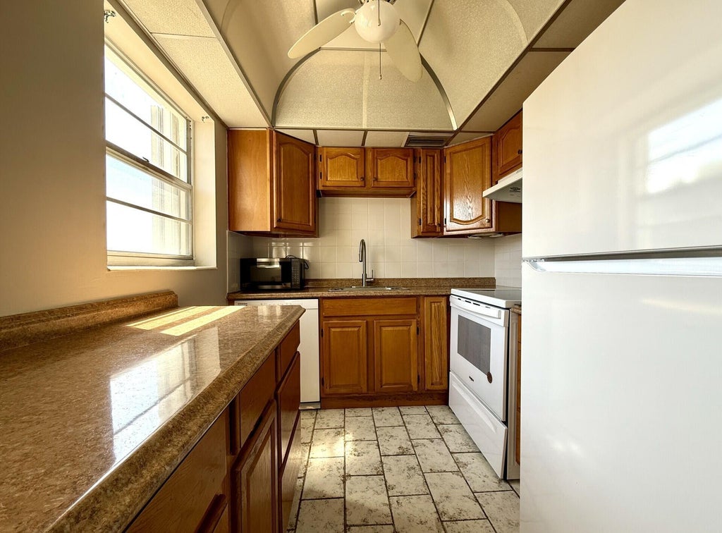 Photo of 93 Sheffield D #93, West Palm Beach, FL 33417 (MLS # B26046579)