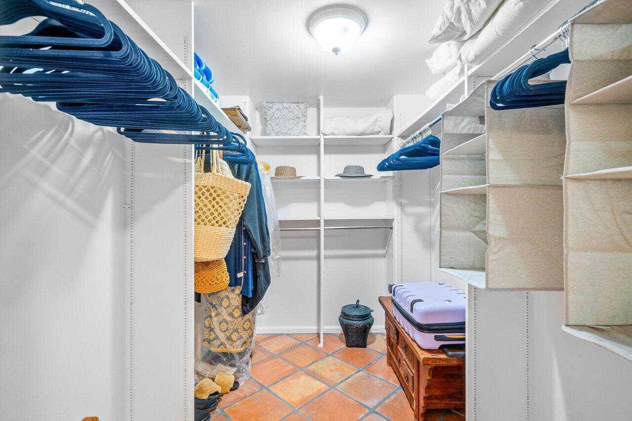 PORTA BELLA EAST AND PORTA BELLA SW CONDO AS - Residential Lease