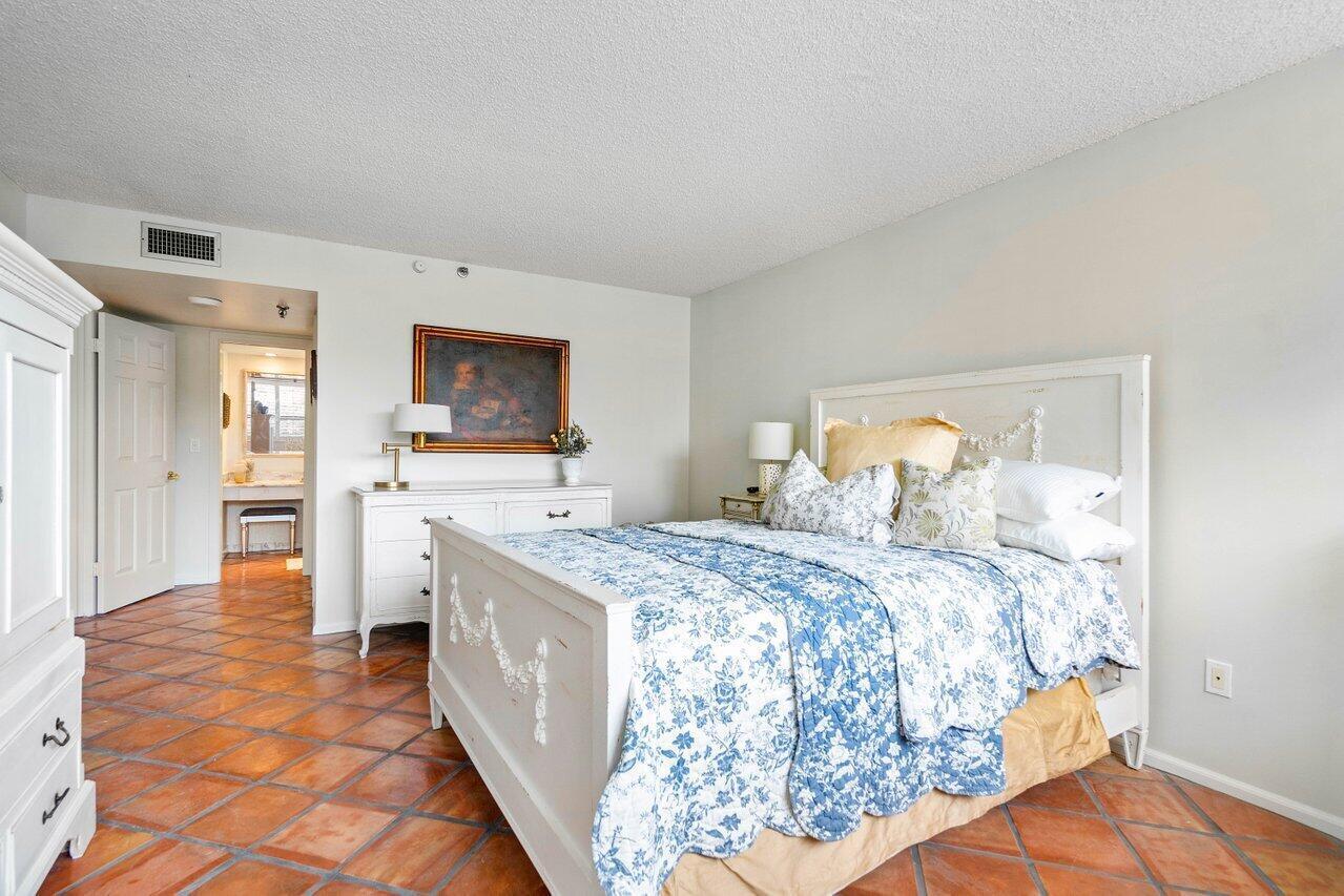 PORTA BELLA EAST AND PORTA BELLA SW CONDO AS - Residential Lease