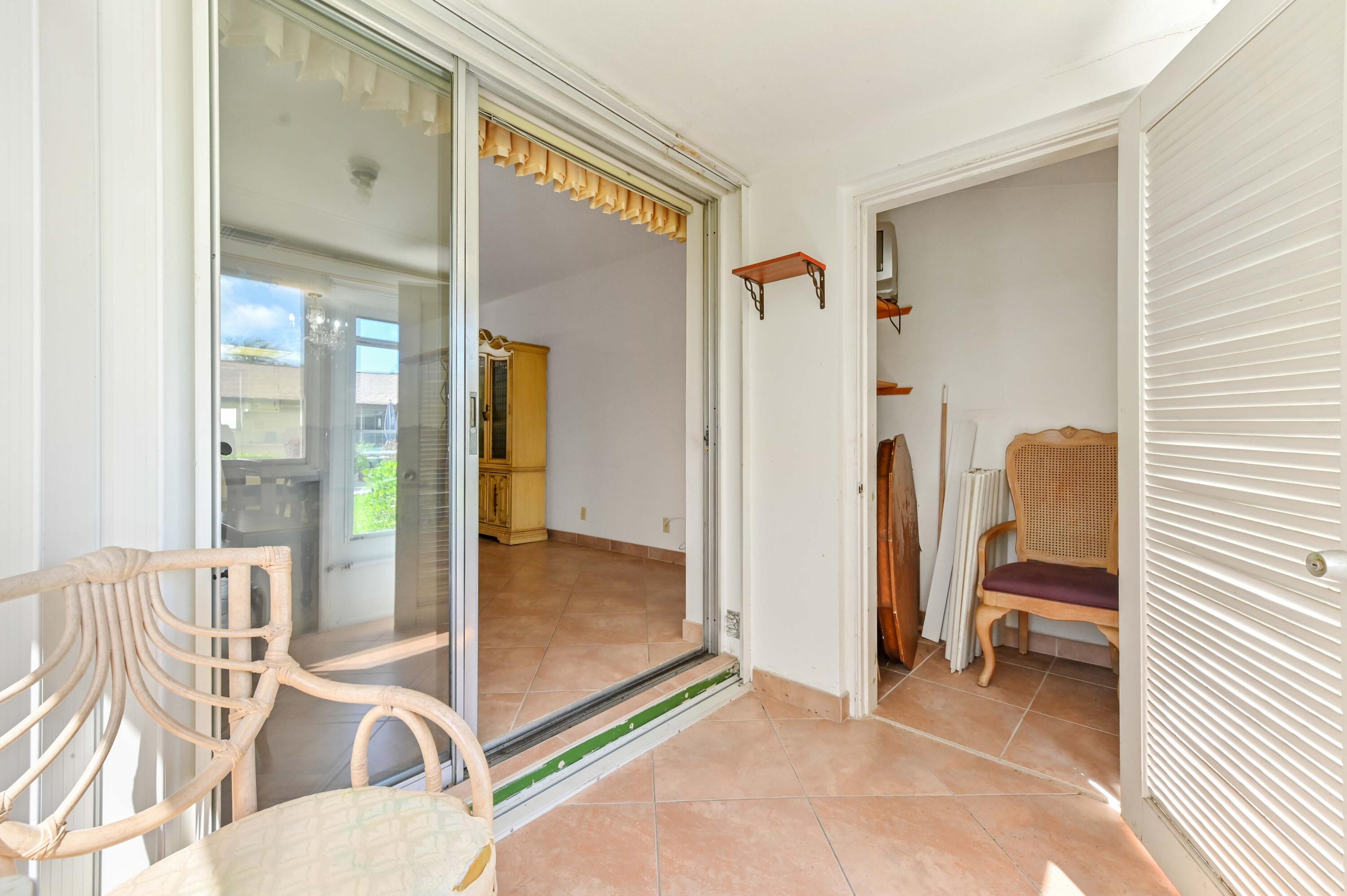 Cresthaven Villas Condominiums - Residential