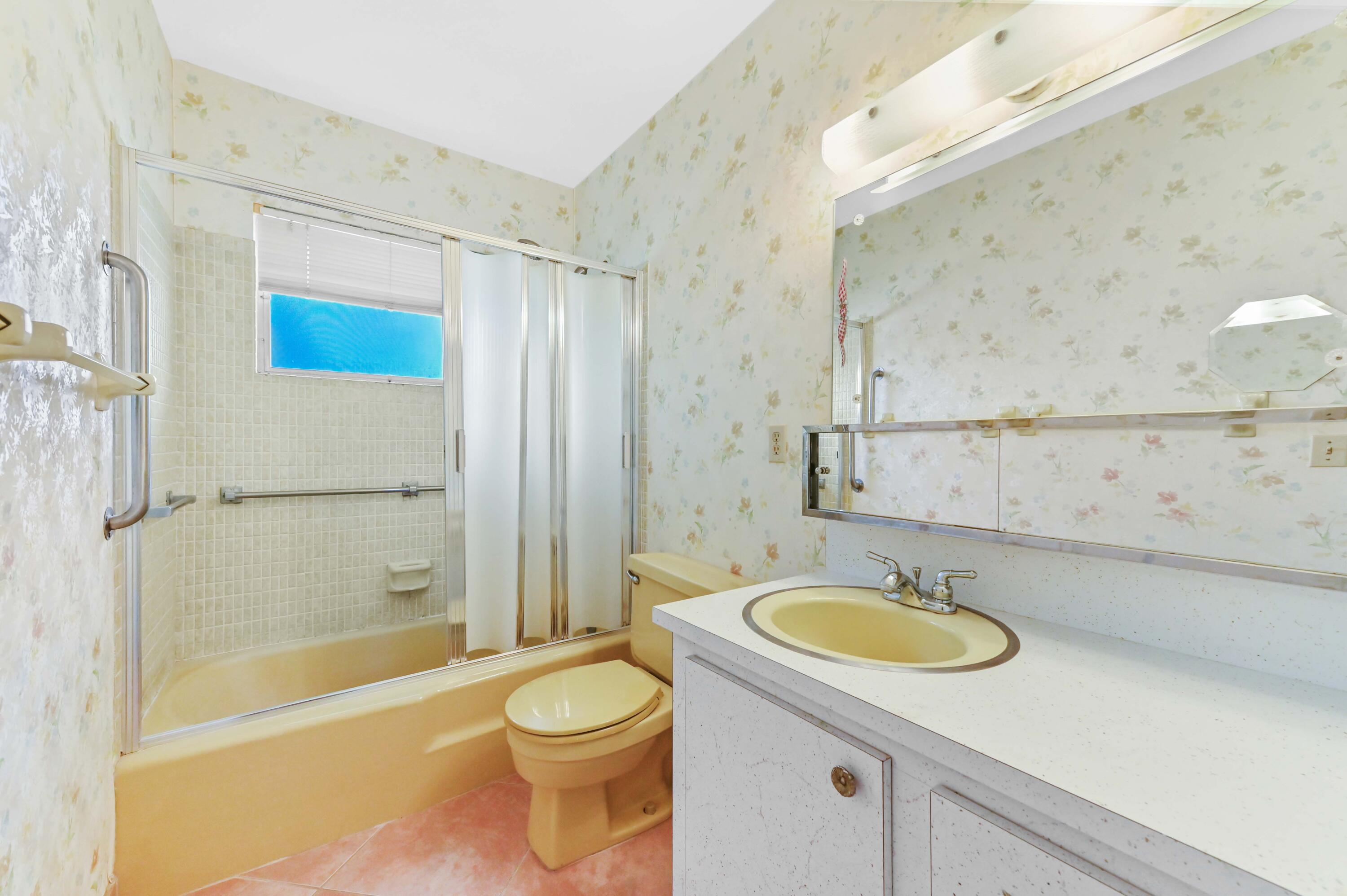 Cresthaven Villas Condominiums - Residential