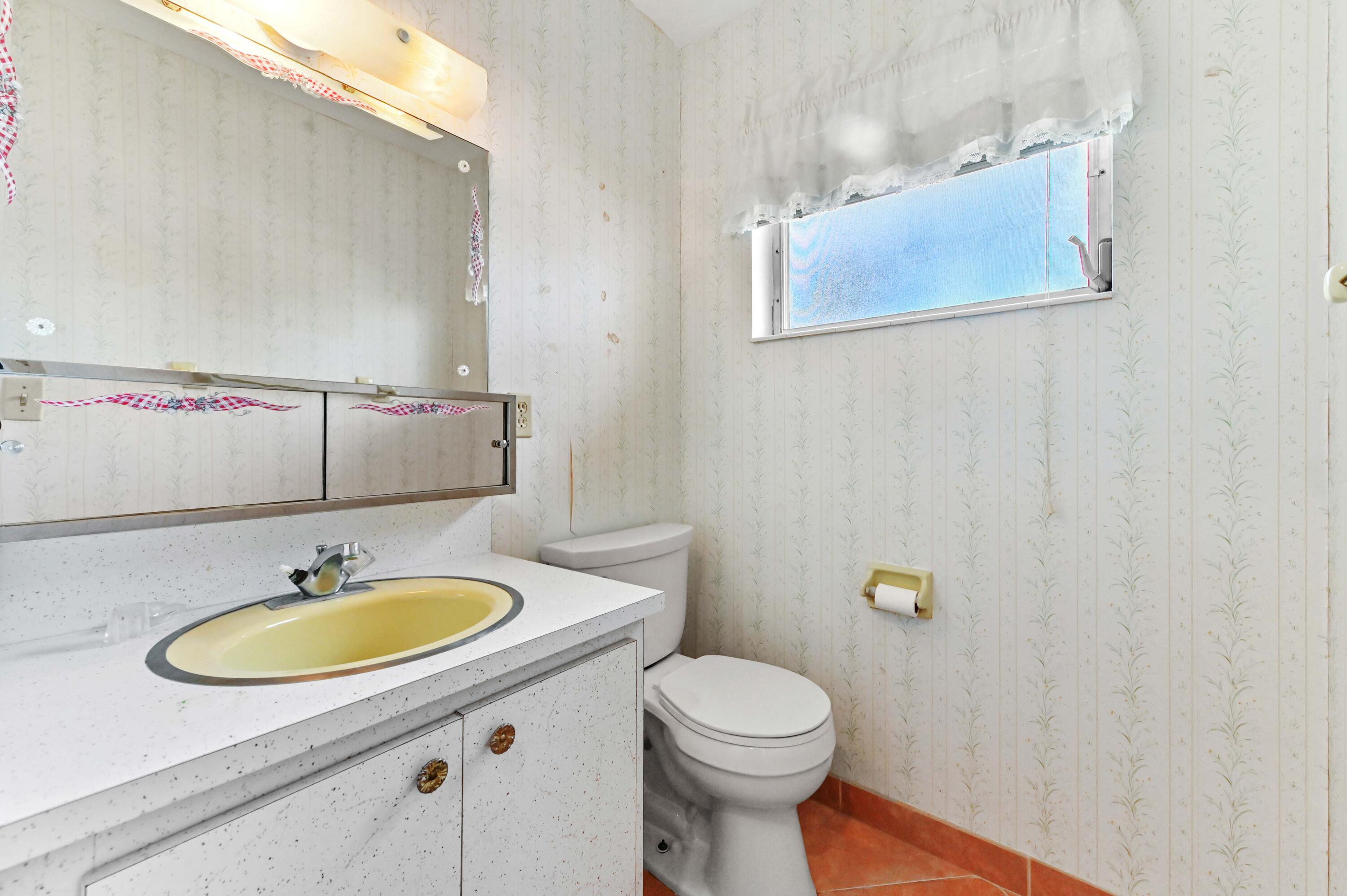 Cresthaven Villas Condominiums - Residential