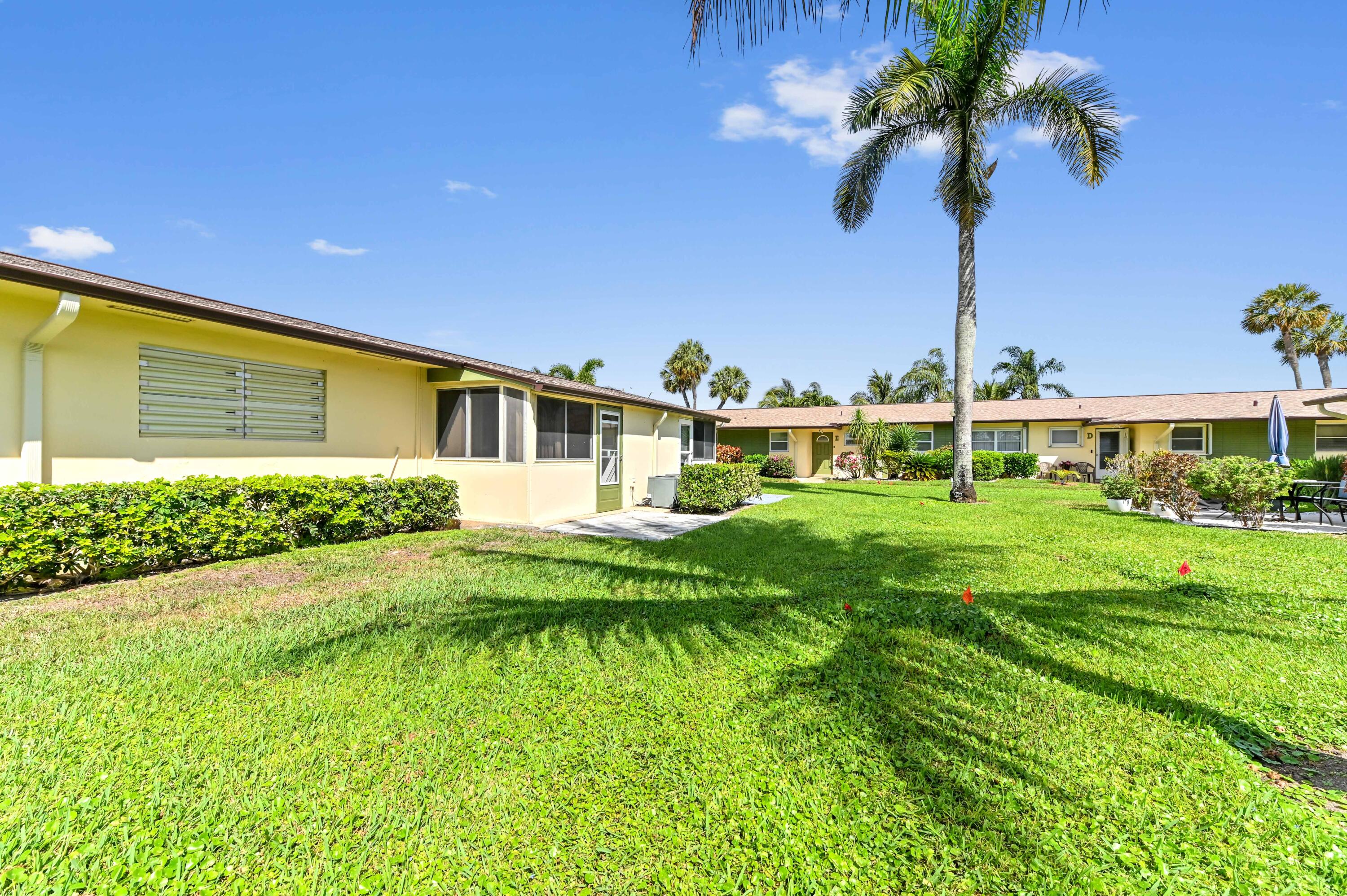 Cresthaven Villas Condominiums - Residential