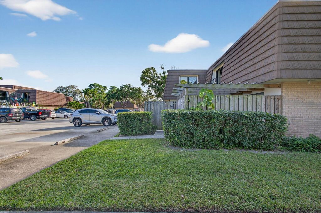 Photo of 701 7th Lane, Palm Beach Gardens, FL 33418 (MLS # R11150054)